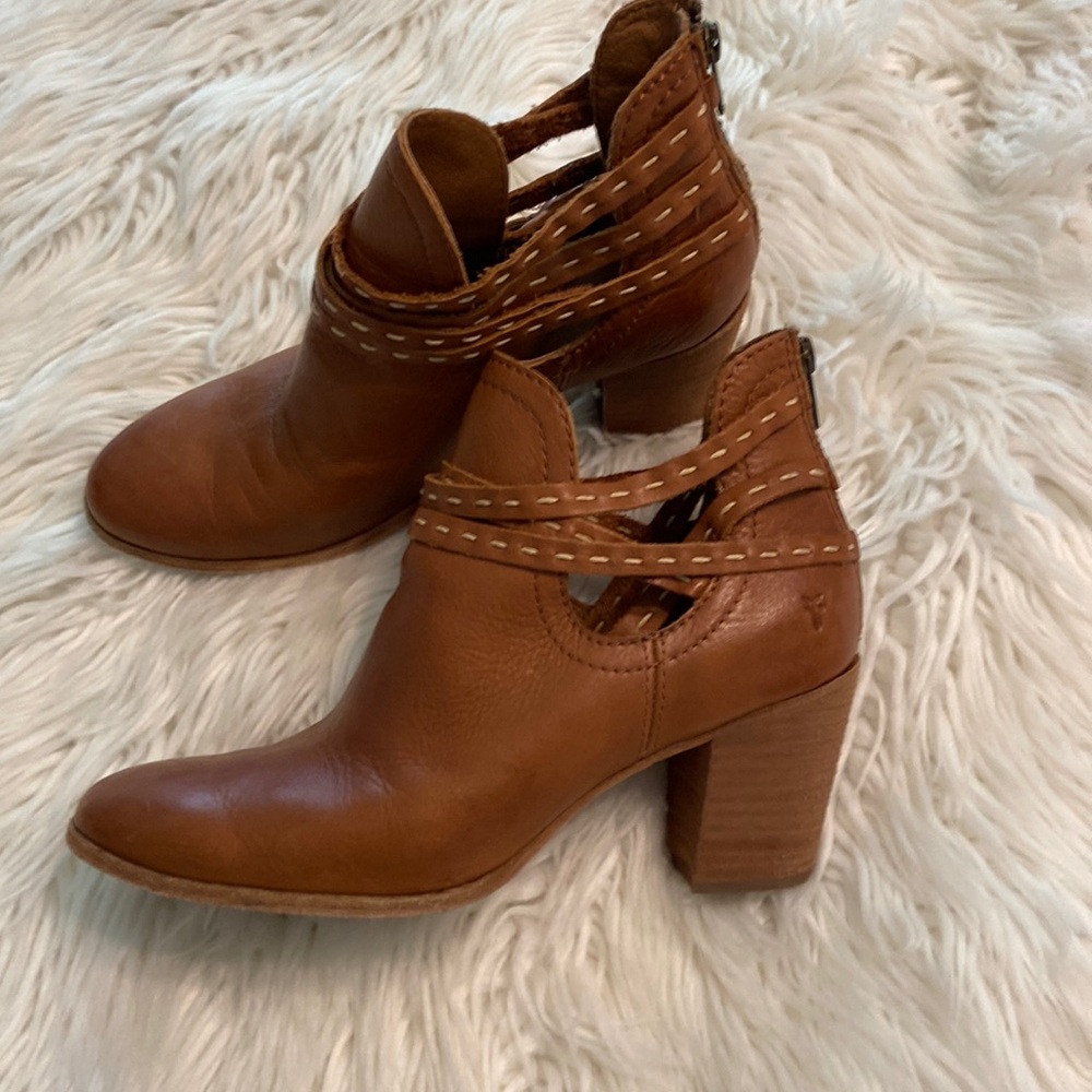 FRYE Bootie’s size 9 color tan/ brown see all photos of the boots